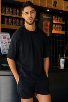 A picture of a participant who wants to get to know each other and get married